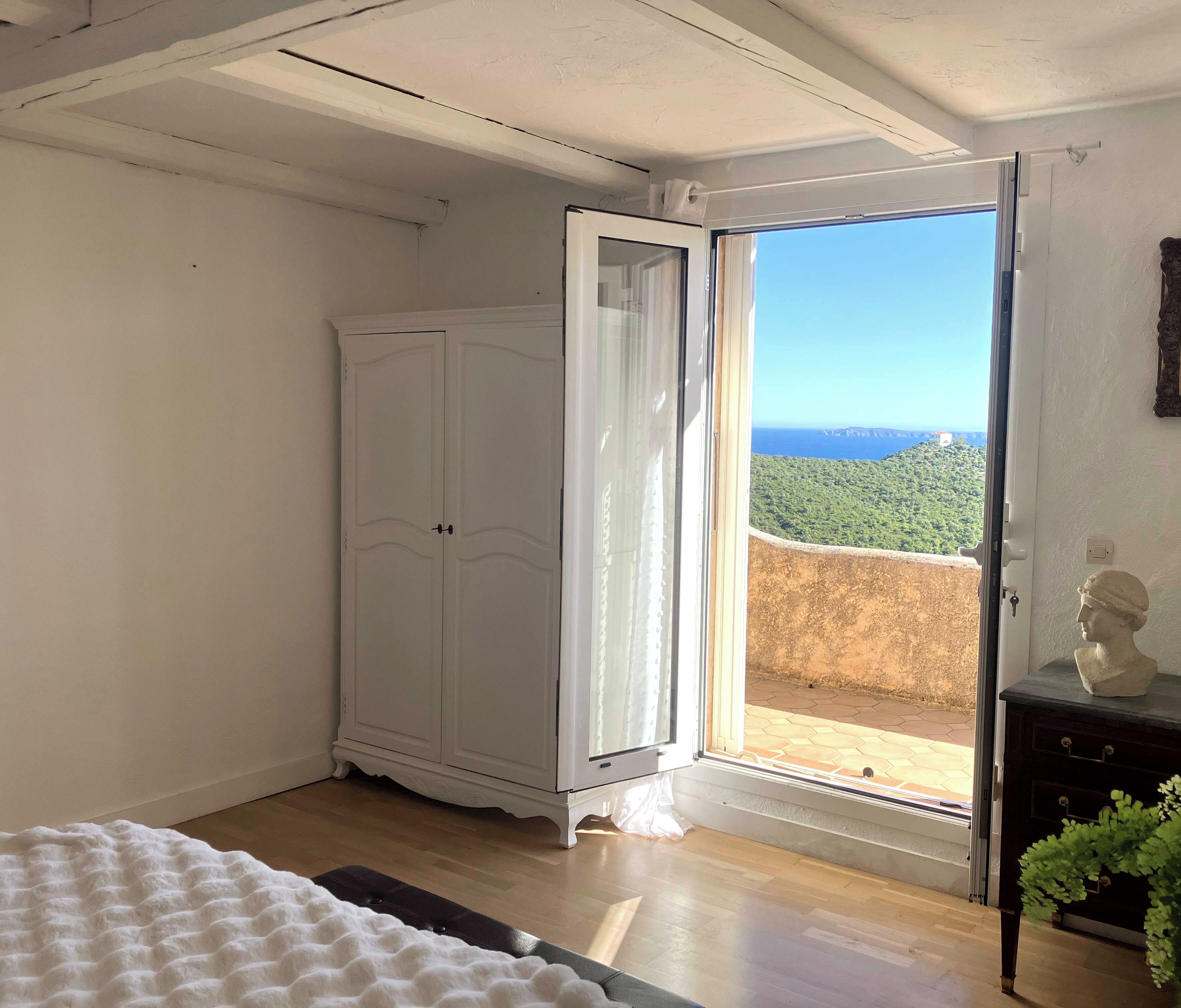 3 chambres, fer et planche à repasser, Wi-Fi gratuit, draps fournis