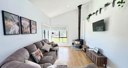 Bronte snug - Half way to everywhere