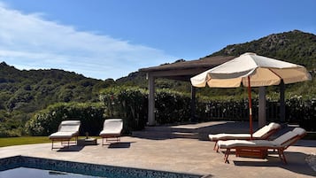 Deluxe Apartment, Garden View, Poolside | Pool