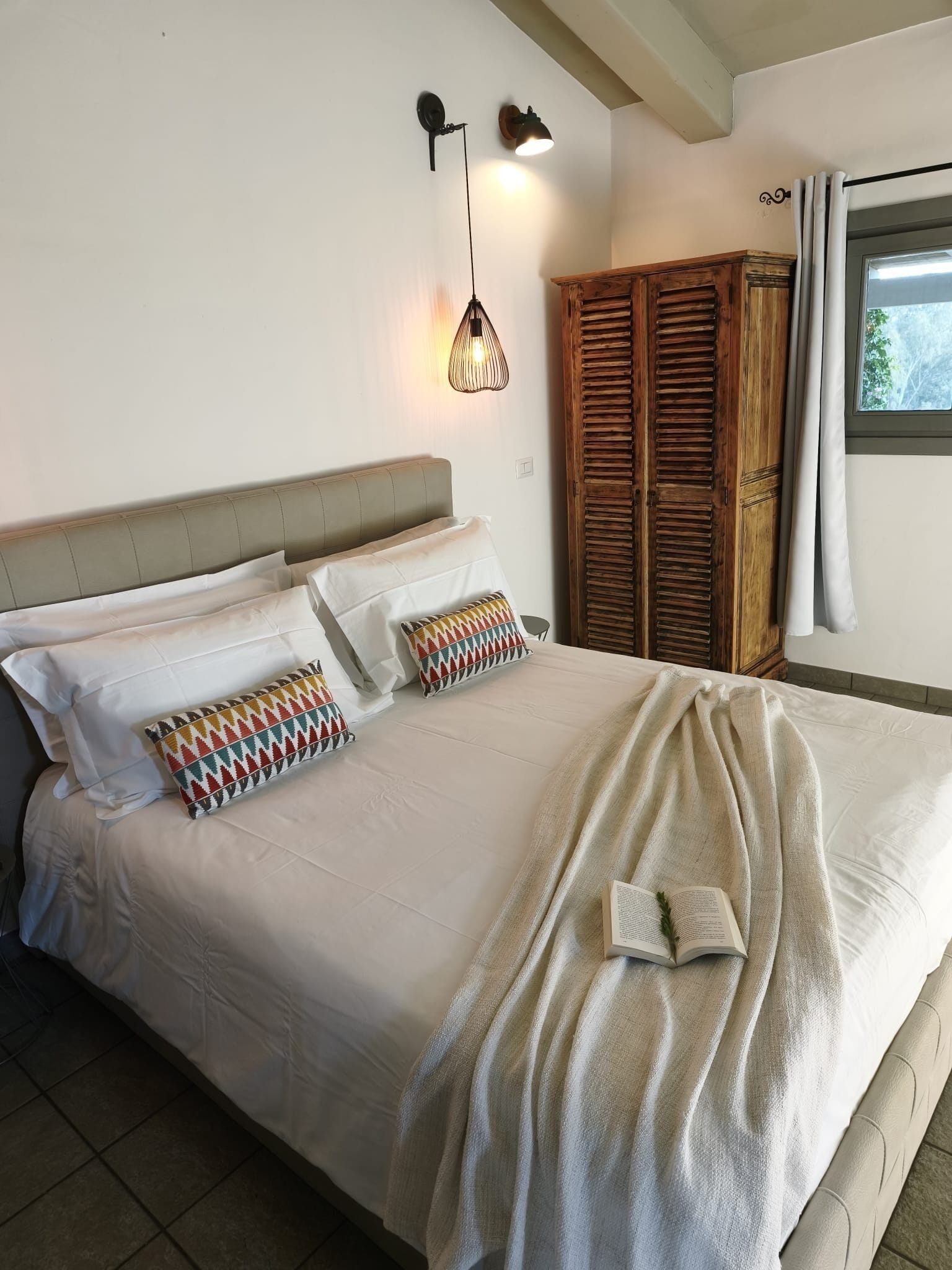 Deluxe appartement, uitzicht op tuin | Geluiddichte muren, een strijkplank/strijkijzer, gratis wifi