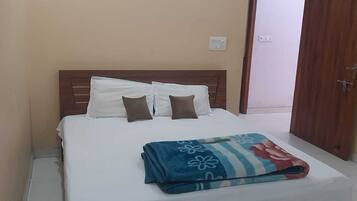 Double Room | Rollaway beds, free WiFi, bed sheets