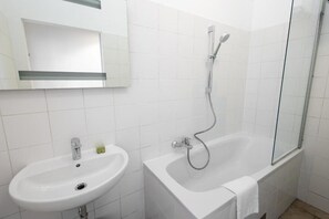 Bathroom - Vacation apartment/apartment for 8 guests with 100m² in Vienna (311395) (Wien)