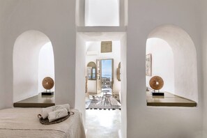1 bedroom, iron/ironing board, Internet, bed sheets - Chess House - Santorini Traditional Home (Thira)