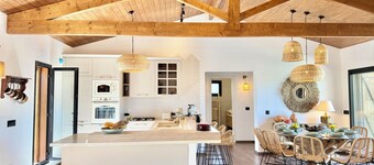 Kenz Essia Immersive chalet in a private farm with pool and open views