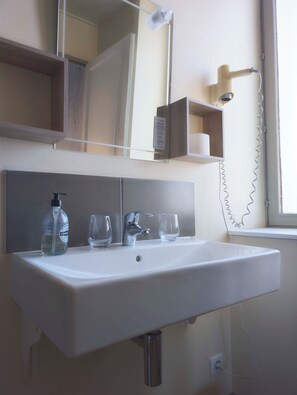 Quarto casal standard de uso individual | Banheiro