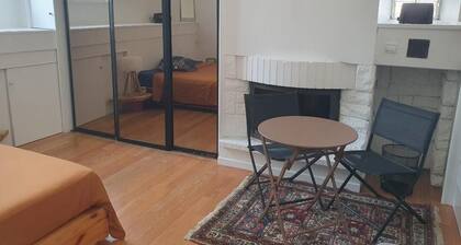 Belle chambre lumineuse dans loft niçois : quartier Libération
Animaux acceptés