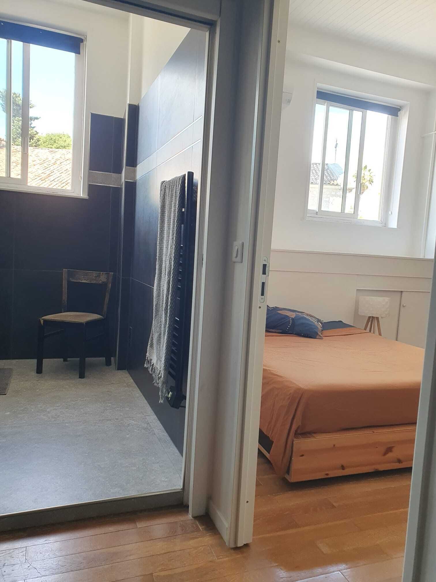 2 bedrooms, iron/ironing board, internet, bed sheets