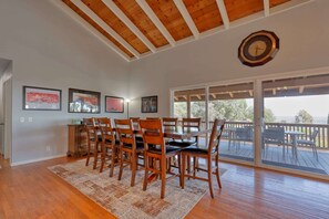 Dining - San Diego Hilltop Haven: Game Room+Views! 18 Minutes from Downtown (Spring Valley)