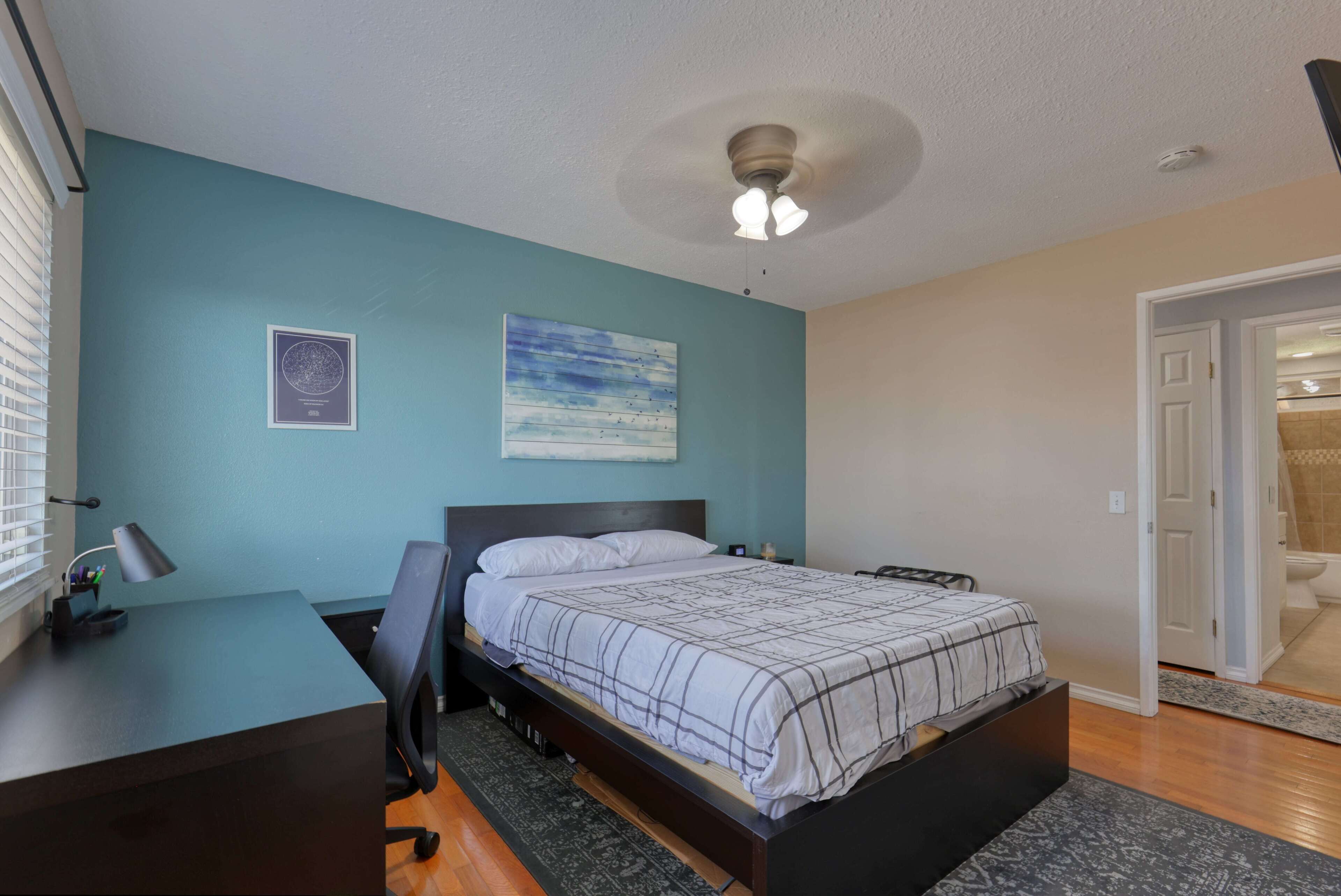 5 bedrooms, iron/ironing board, free WiFi, bed sheets