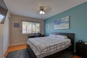 5 bedrooms, iron/ironing board, free WiFi, bed sheets - San Diego Hilltop Haven: Game Room+Views! 18 Minutes from Downtown (Spring Valley)