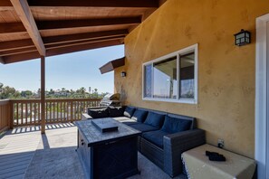 Terrace/patio - San Diego Hilltop Haven: Game Room+Views! 18 Minutes from Downtown (Spring Valley)
