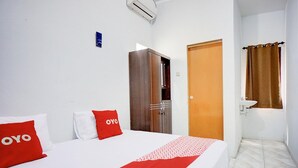 Unclassified image, 3 of 16, button - Luxury Deluxe DBL Retreat W/ Free WiFi and Parking (Medan)