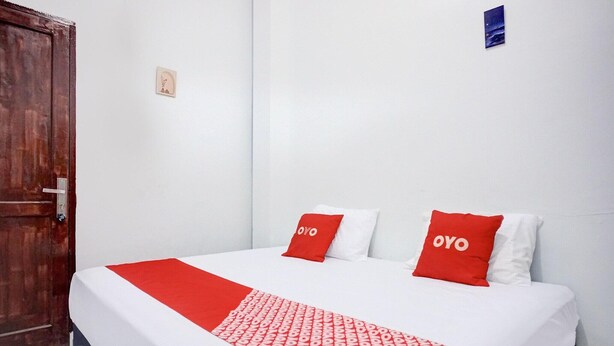 Unclassified image, 1 of 16, button - Luxury Deluxe DBL Retreat W/ Free WiFi and Parking (Medan)