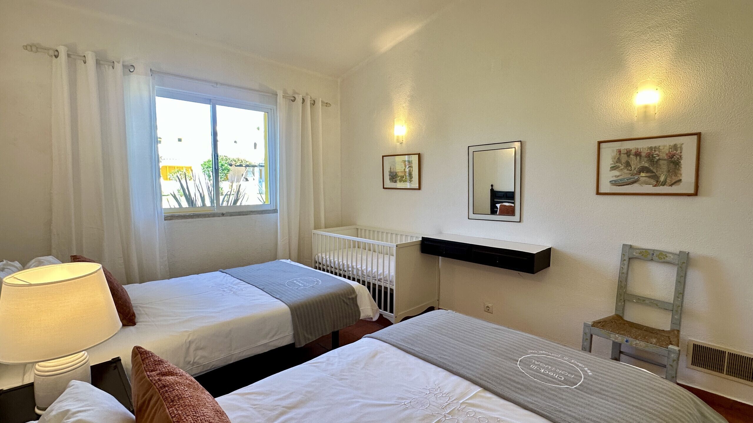 Iron/ironing board, free WiFi, bed sheets