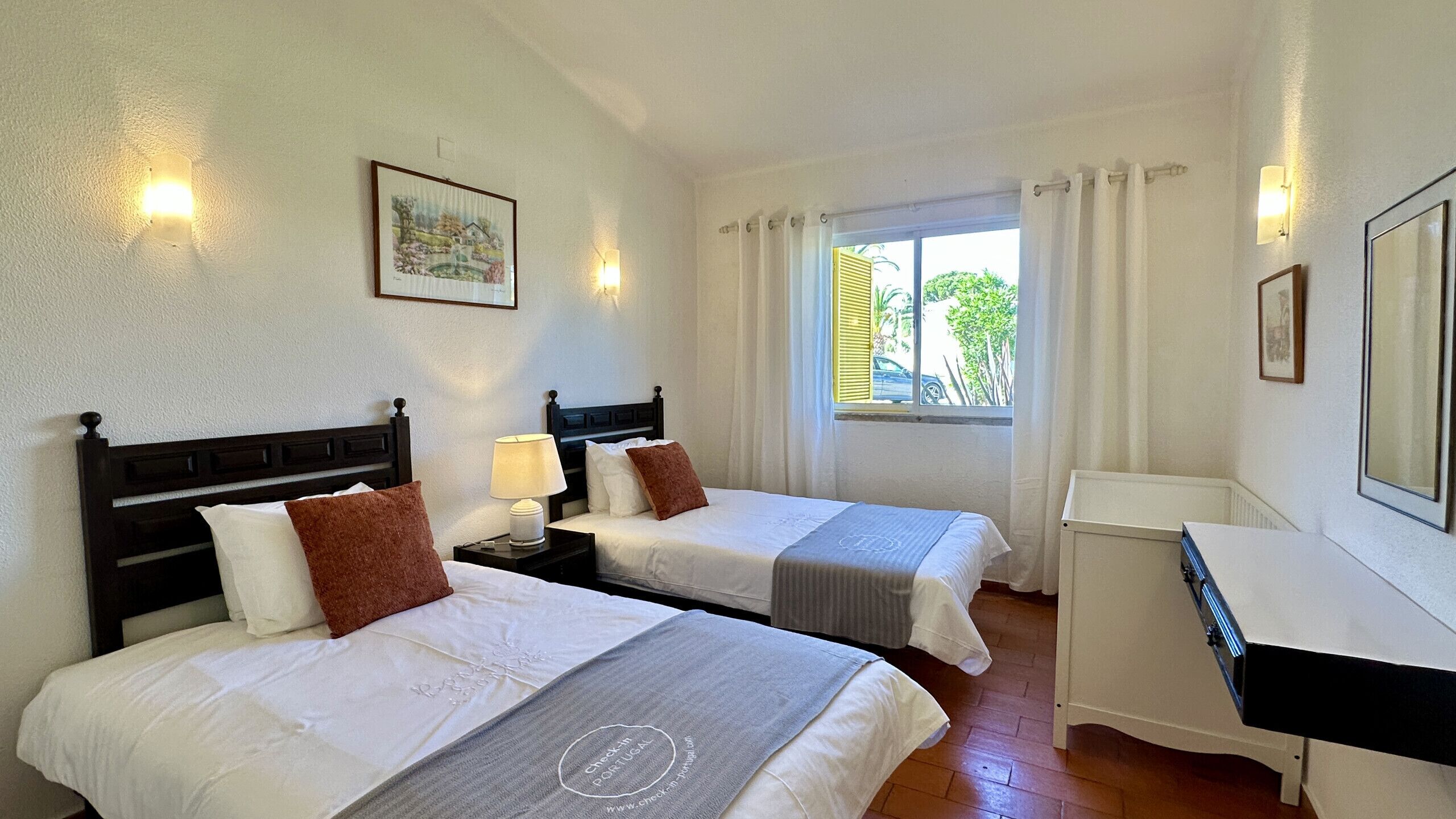 Iron/ironing board, free WiFi, bed sheets