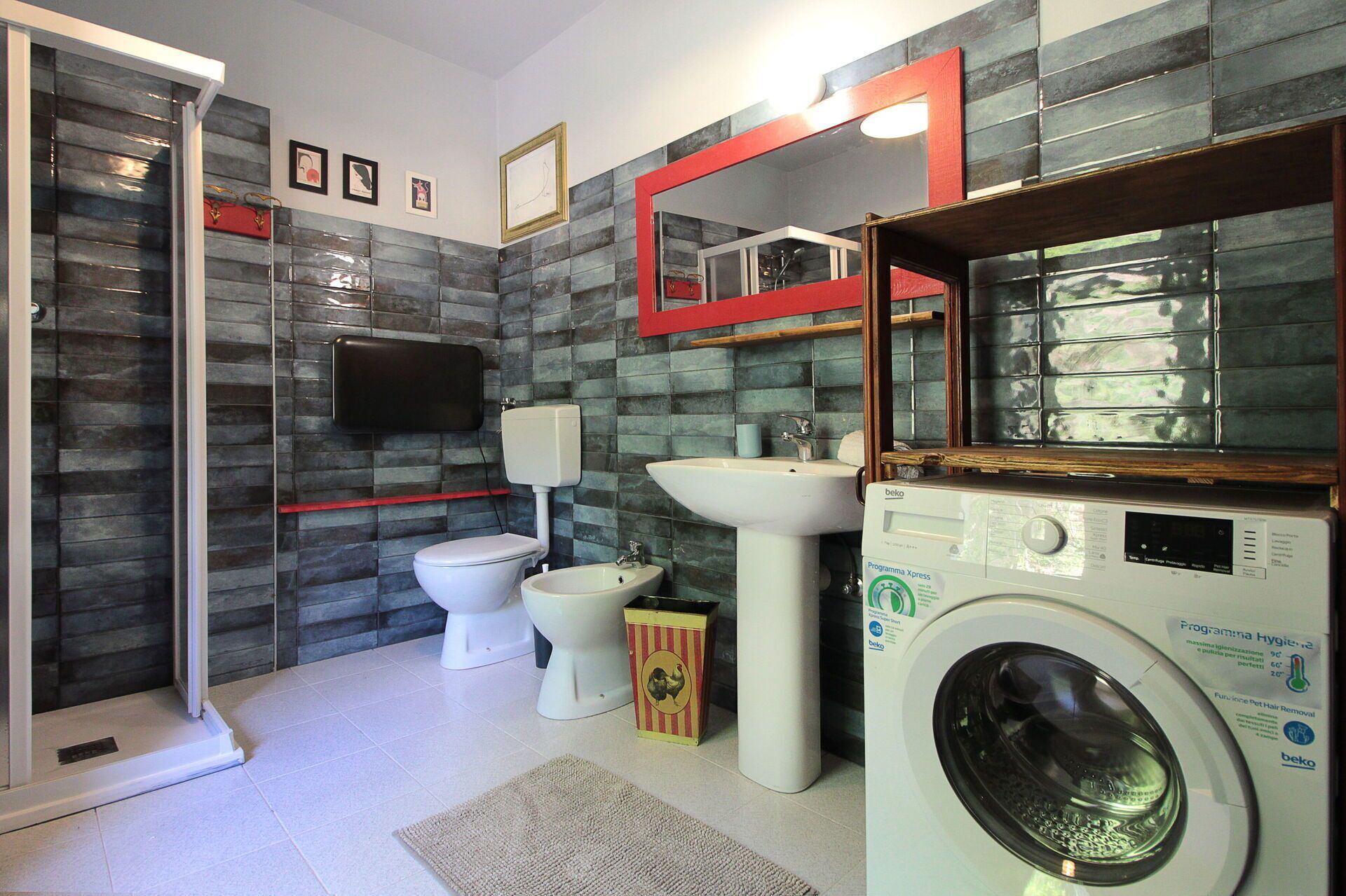 Dusche, Haartrockner, Bidet