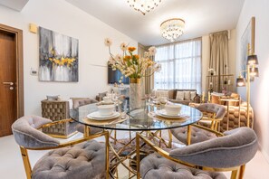 Dining - Beautiful 1BR Escape, Near to the Park and Minute Car Drive to DAMAC Mall (Dubai)