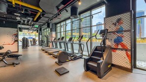 Fitness facility - Studio with Burj Khalifa Tip View, Easy Access to Downtown Attractions (Dubai)