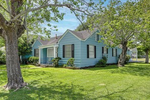 Exterior - Port Arthur Homebase: Work, Dine & Play! (Port Arthur)