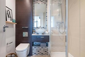 Shower, hair dryer - 2-Bedroom Bermondsey Apartment (London)