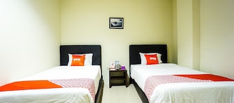 Stylish Delux Twin Stay with Free WiFi and Parking