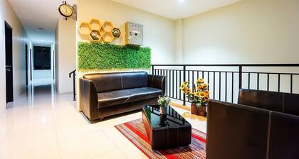 Stylish Delux Twin Stay with Free WiFi and Parking