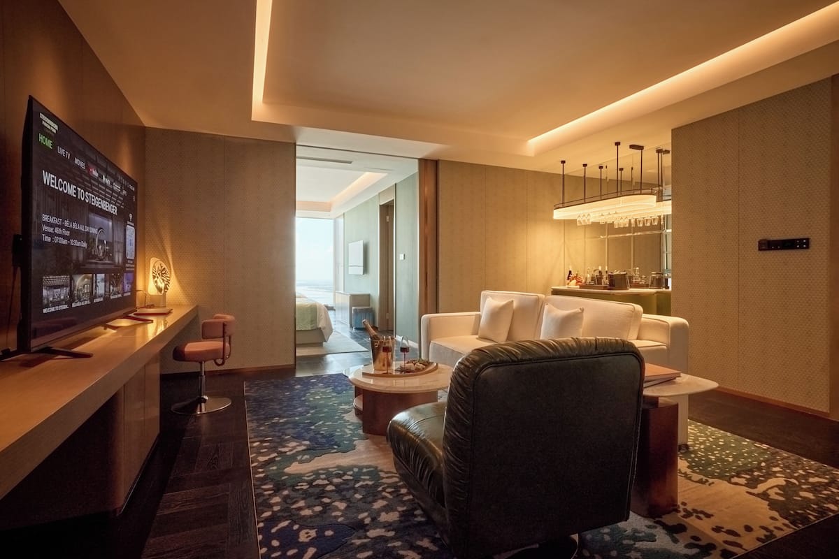 Suite, no fumadores, vistas a la ciudad | Ropa de cama de alta calidad y minibar con artículos gratuitos