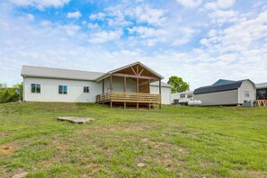 Exterior - Sunset Soaks & Family Fun: Rural Tennessee Retreat (Bethpage)