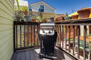 Outdoor dining - Walk to Southernmost Point! Conch Cottage w/ Patio (Key West)