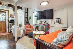 TV, video games, stereo - Walk to Southernmost Point! Conch Cottage w/ Patio (Key West)