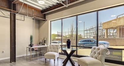 Explore the City! Walkable Lawrenceville Condo