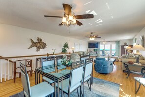 Interior - Walk to Garden City Pier & Beach! Group Getaway (Murrells Inlet)