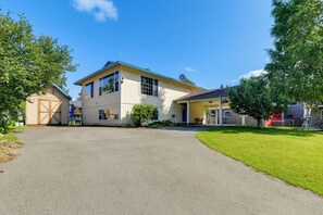 Exterior - Anchorage Group Getaway! Close to Chugach Trails (Anchorage)