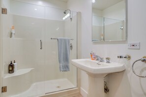 Hair dryer, towels - Private Dock + Fire Pit: Discovery Bay Retreat! (Discovery Bay)