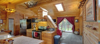3-Cabin Base w/ Lake Access: Dogs Welcome!