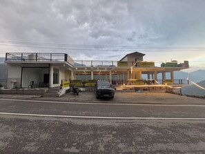 Front of property - Sarvaheet Yoga And Retreats (Ukhimath)