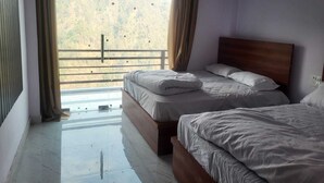 Quadruple Room - Sarvaheet Yoga And Retreats (Ukhimath)