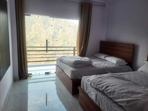 Quadruple Room | Free WiFi - Sarvaheet Yoga And Retreats (Ukhimath)