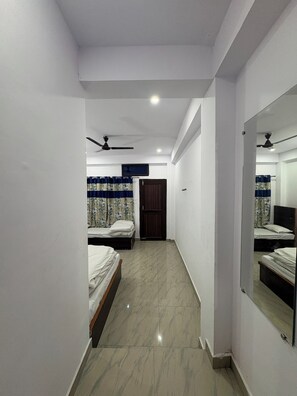 Deluxe Triple Room | Free WiFi - Sarvaheet Yoga And Retreats (Ukhimath)