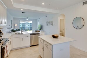 Fridge, microwave, stovetop, dishwasher - Golf + Poolside Fun! Extended Base in Ibis Landing (Lehigh Acres)