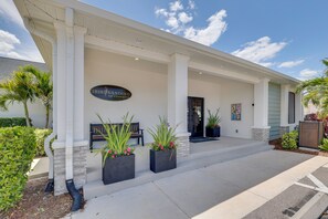 Exterior - Golf + Poolside Fun! Extended Base in Ibis Landing (Lehigh Acres)