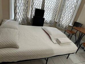 Basic Studio - 586 Boutique Hotel (Toronto)