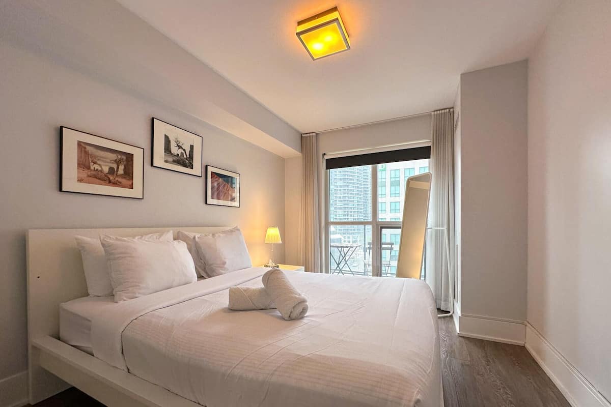 Signature Room, Multiple Beds | Iron/ironing board, free WiFi, bed sheets