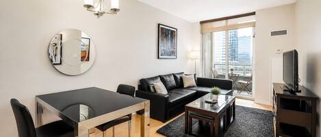 Luxury Suite, Multiple Beds, Non Smoking, Balcony | Living area