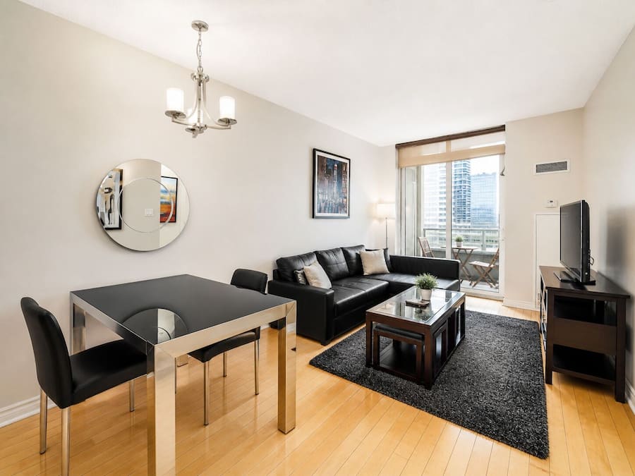 Luxury Suite, Multiple Beds, Non Smoking, Balcony | Living area