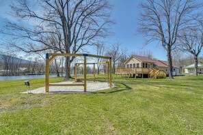 Children’s area - 'Slate Drake Cabin' on Penns Creek w/ Deck & BBQ (Millmont)