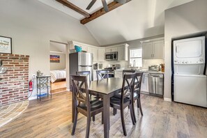 Private kitchen - 'Slate Drake Cabin' on Penns Creek w/ Deck & BBQ (Millmont)