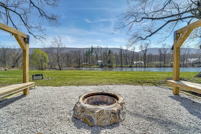 'Slate Drake Cabin' on Penns Creek w/ Deck & BBQ