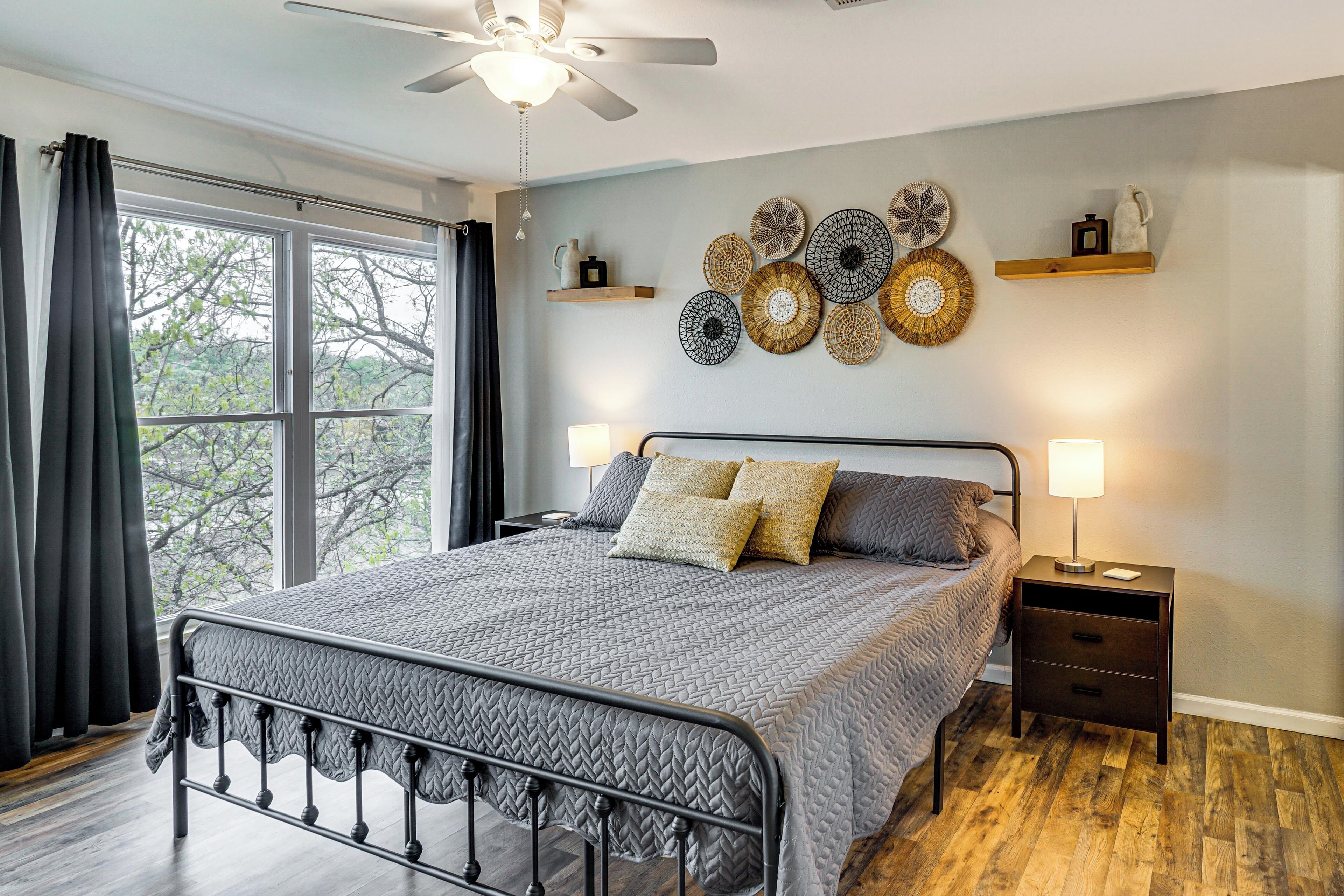 2 bedrooms, internet, bed sheets