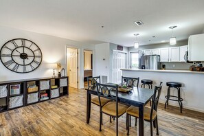 Dining - Beach, Boat Slip, Views! Lake of the Ozarks Condo (Osage Beach)